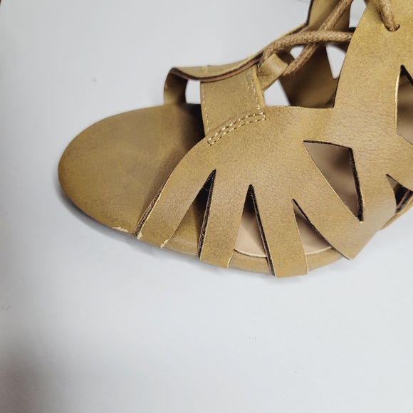 Call It Spring Black Heel Women's Tan 7.5 Strappy Zip Back-Lace Front 4" FLAWED - Picture 14 of 14